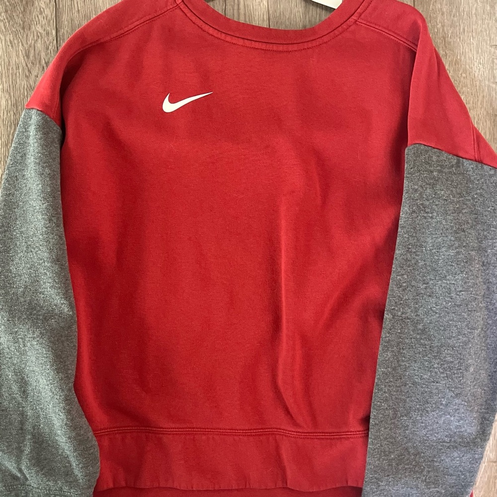 red/grey nike crewneck size L (free shipping!!!)